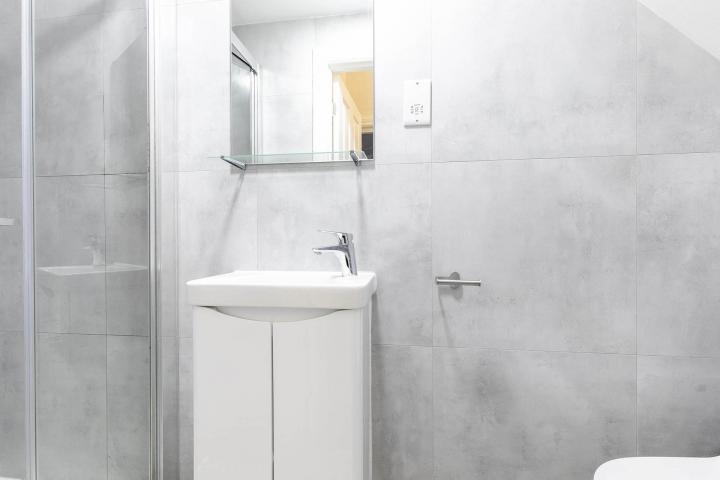 			5 Bedroom, 1 bath, 1 reception House			 Burnley Road, DOLLIS HILL